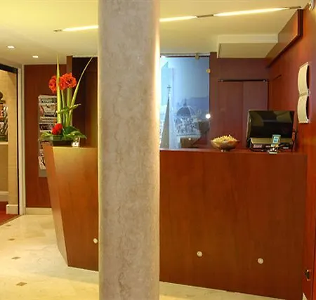 فندق De Noailles 3*