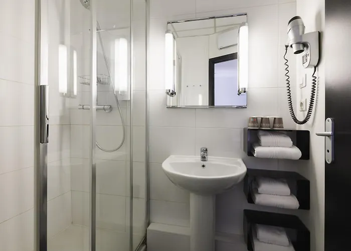 Hotel De Noailles 3*