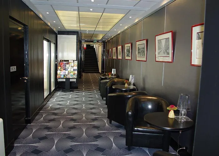 Hotel De Noailles 3*